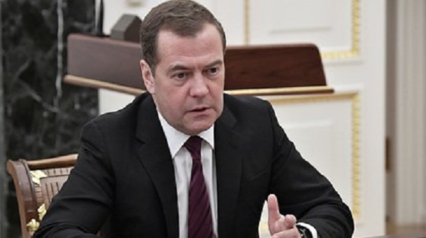 Медведев назвал снюс гадостью