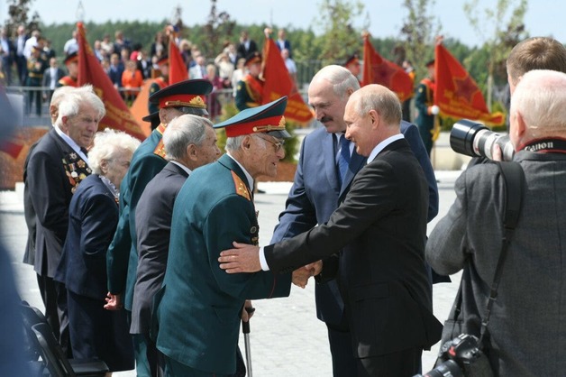 Переболевший коронавирусом Лукашенко за месяц встретился с Путиным и посетил мероприятия в РБ и за границей