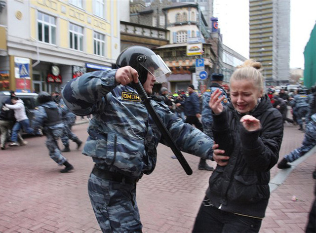 В Москве опустили ОМОН. ФОТО, ВИДЕО