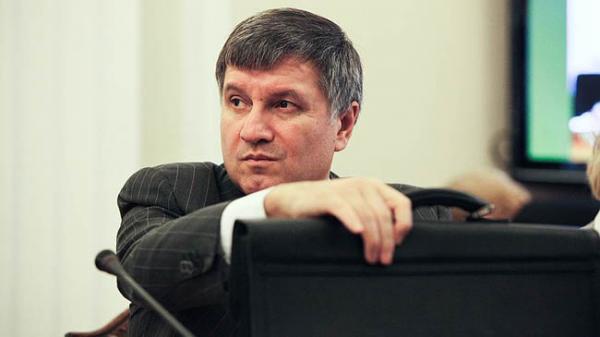 Миллионера Авакова не выгонят из Кабмина, потому что люди любят полицию