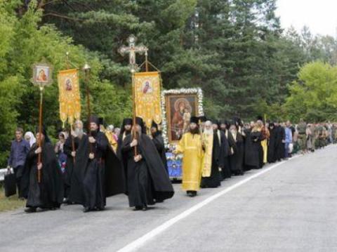 Организацию провокаций во время крестного хода курируют уголовные авторитеты