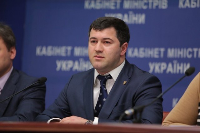 Появилось видео, как детективы НАБУ вручали подозрение спящему Насирову