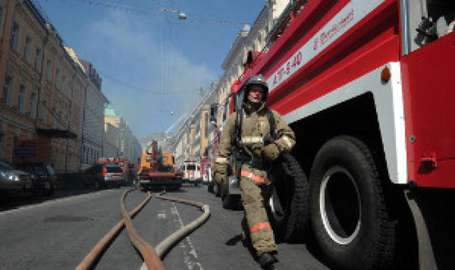 Напротив Кремля в Москве вспыхнул сильный пожар