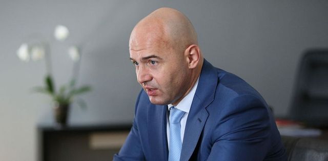 Дочь нардепа БПП позировала на фоне флагов РФ