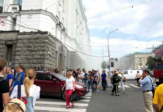 В Харькове зама Кернеса засунули в мусорку