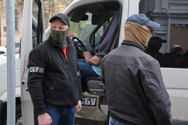 Коллекционные монеты НБУ, доллары и золото: воры "обнесли" дом сотрудника Нацбанка Воры обокрали сотрудника НБУ