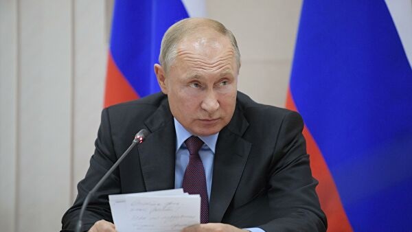 "Носил бумажки": экс-генерал рассказал сенсационные данные о Путине