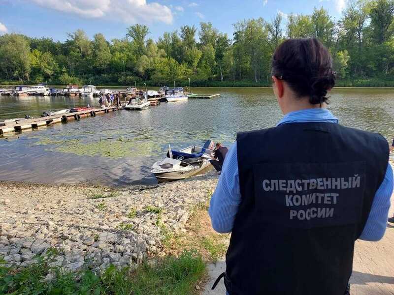 В Самарской области на Волге столкнулись две лодки — один человек погиб