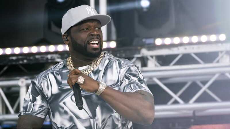 Рэпер 50 Cent разбил фанатке голову микрофоном