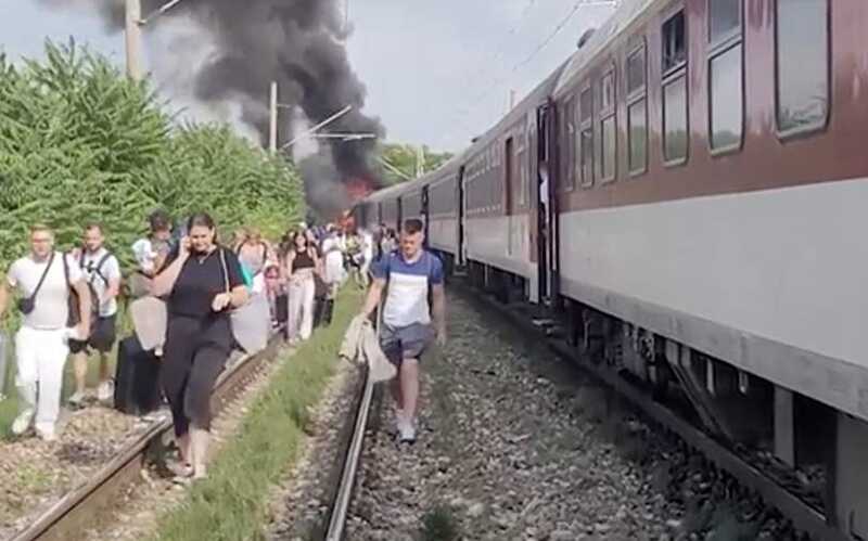 Пять человек погибли в результате столкновения поезда с автобусом в Словакии