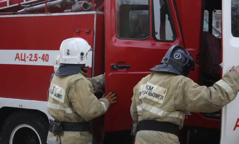 В Атырау произошел пожар в торгово-развлекательном центре "Байзаар"