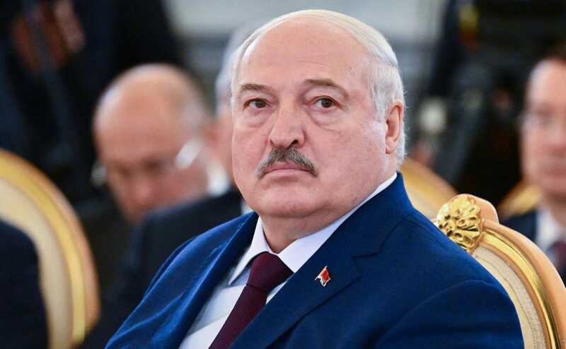 Александр Лукашенко подписал указ о помиловании 32 политзаключенных