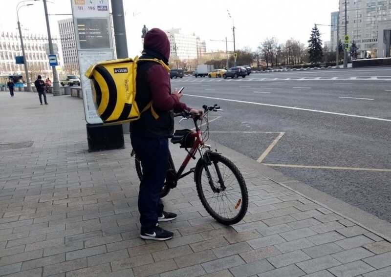 Курьеры в Москве зарабатывают больше специалистов с высшим образованием