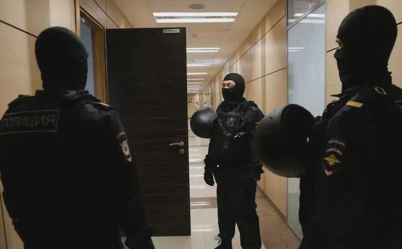 Обыски в «Бартолиусе» выявляют цепочку вывода активов за рубеж