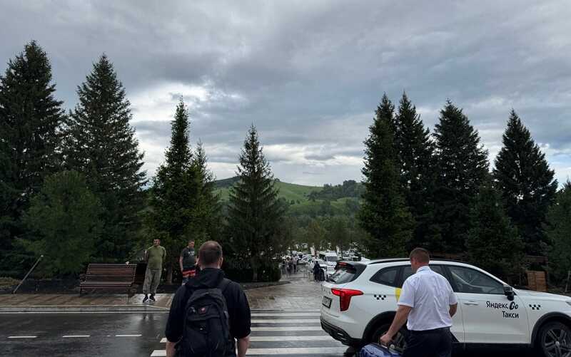 Евгений Минченко прилетел на Алтай на самолёте главы Сбербанка и вызвал недовольство местных жителей