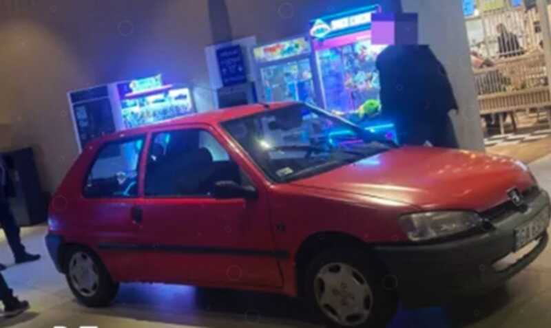 В Польше автомобилист перепутал вход на парковочную зону с выездом и въехал на автомобиле в торговый центр