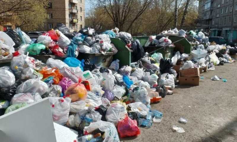 Мусорный кризис в Красноярске: тарифы растут, вывоз прекращается, чиновники избегают ответственности