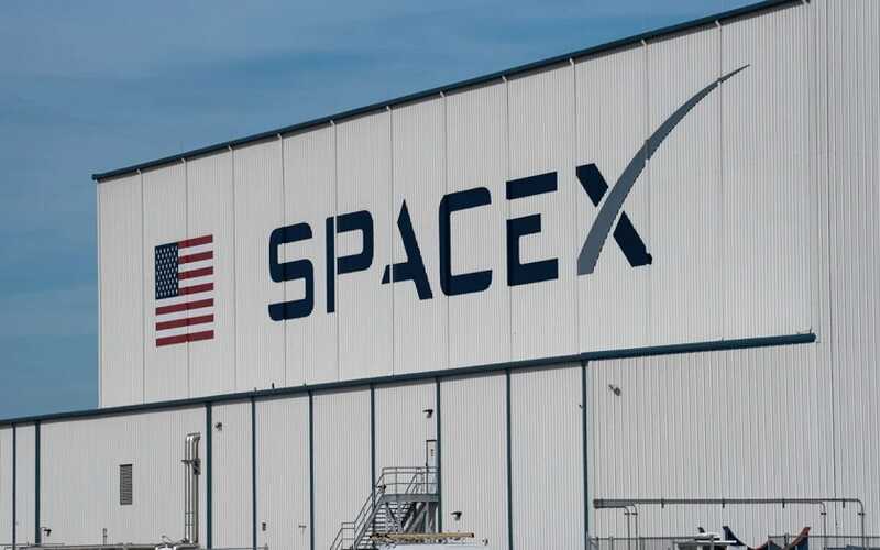 SpaceX вложит 2 миллиарда долларов в разработчика чат-бота Grok