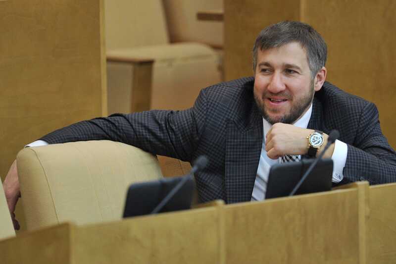 Неявная деятельность и измена: депутат Аникеев избавляется от свидетелей