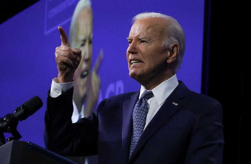 Экс-президент Джо Байден обвинил администрацию Трампа в подрыве Конституции