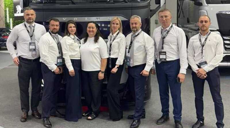 Volvo расторгла соглашение с дилером после появления фотографии сборной России с грузовым автомобилем