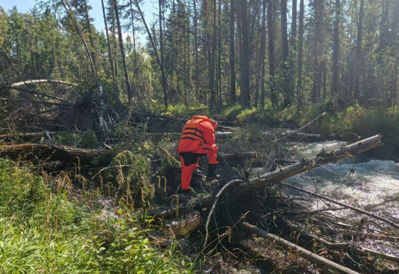 В Иркутской области пенсионера унесло потоком воды во время перехода реки вброд
