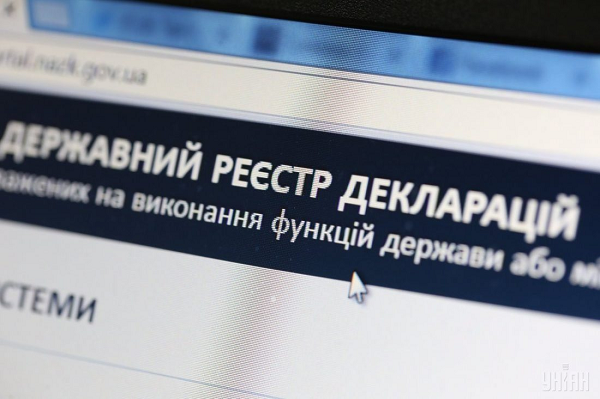 Их нравы: отец прокурора ГПУ Куценко одолжил два миллиона на покупку “Мерседеса” у жены-учительницы